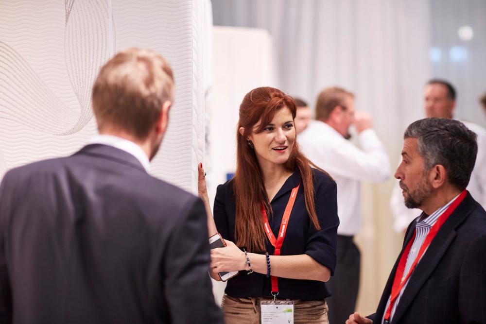 BekaertDeslee manager with customers at Interzum